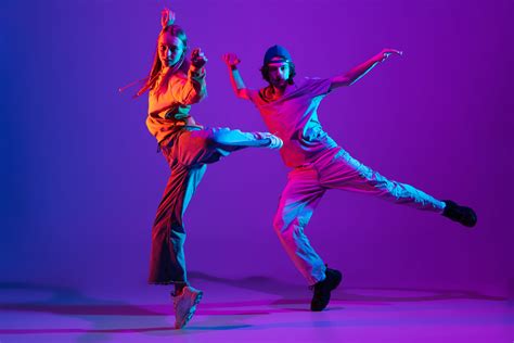 Hip hop dance .